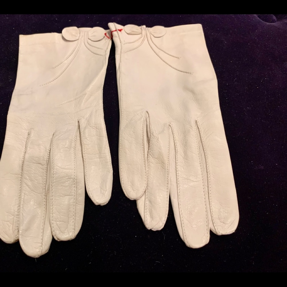 VINTAGE SOFT OFF WHITE GLOVES NWOT FRANCE 7.5